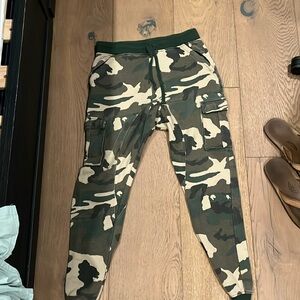 Camo zine joggers, size M